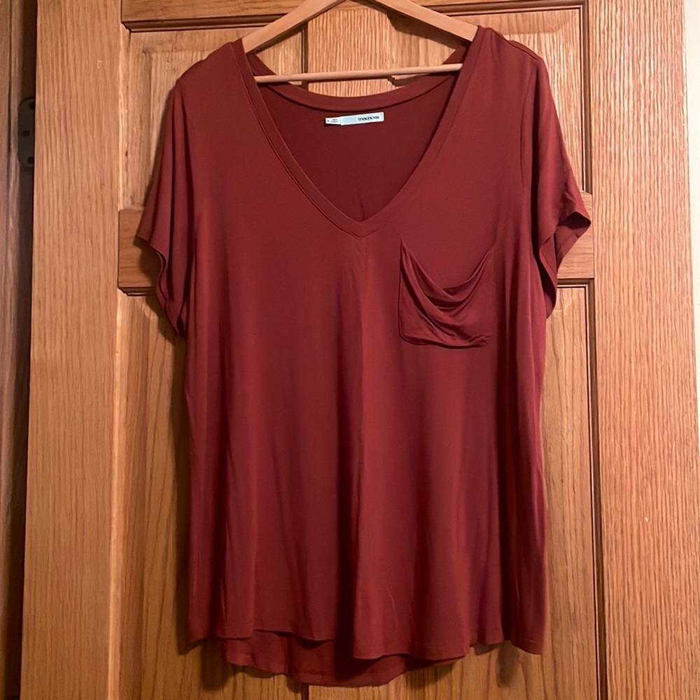 Maurice’s rust colored tee